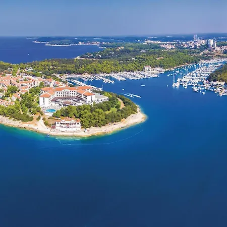 Nice In With Outdoor Swimming Pool Holiday home Pula