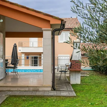 Nice In With Outdoor Swimming Pool Pula