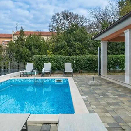 Holiday home Nice In With Outdoor Swimming Pool Pula