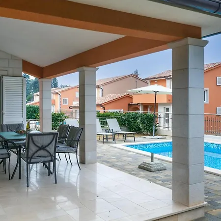 Nice In With Outdoor Swimming Pool Pula